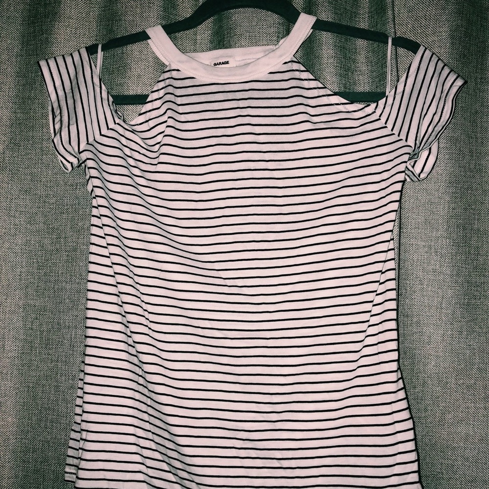 Striped t-shirt w/ sleeves off the shoulder.